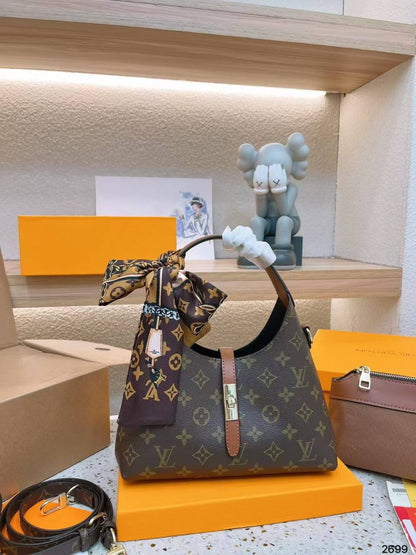 LV
very good quality
125 dhs🇦🇪
46*30*31cm

Zain161
♥️♥️♥️