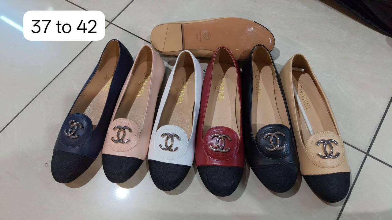 Chanel 

Size 37 to 42(size little big)

110 dhs🇦🇪🇦🇪

Zain146
♥️♥️♥️