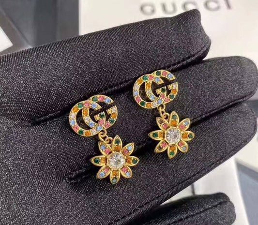 Gucci 🔥*
Earring 🦋
Master quality 💯
With normal boxes 🗃️ 
45 dhs✅
With master box 📦 
60 dhs✅

Zain216
♥️♥️♥️
