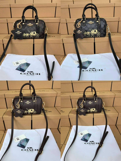 Coach
100 dhs✅
SIZE：17cm
good-quality
 with box

Zain35
♥️♥️♥️