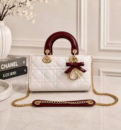 DIOR 

NEW CAME 

HIGH QUALITY 

WITH BOX 
135 dhs🇦🇪🇦🇪

Zain295
♥️♥️♥️