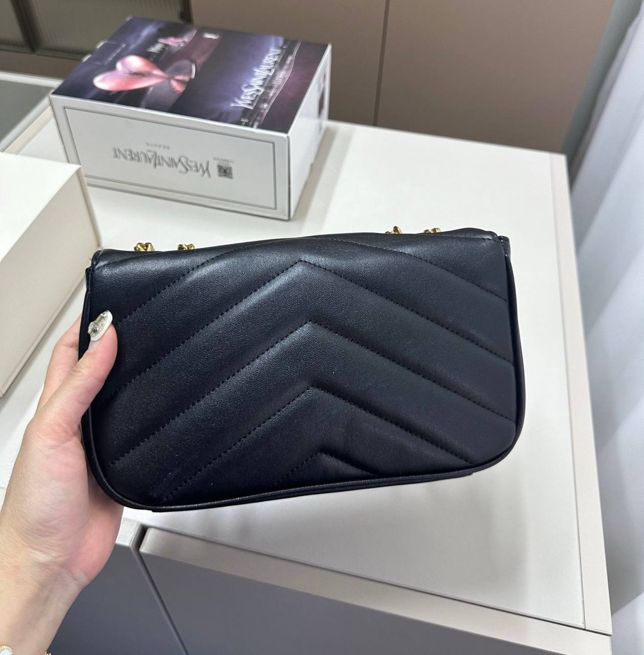 YSL 
NEW CAME GOOD QUALITY 

WITH BOX 
🎁🎁🎁

100 dhs✅

Zain39
♥️♥️♥️