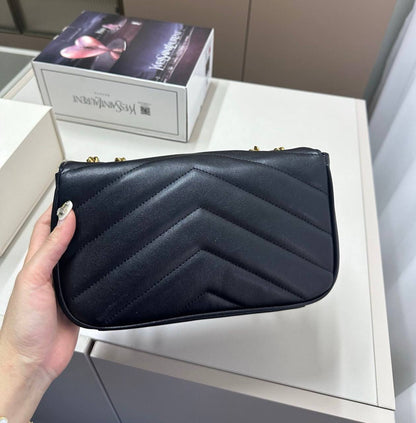 YSL 
NEW CAME GOOD QUALITY 

WITH BOX 
🎁🎁🎁

100 dhs✅

Zain39
♥️♥️♥️
