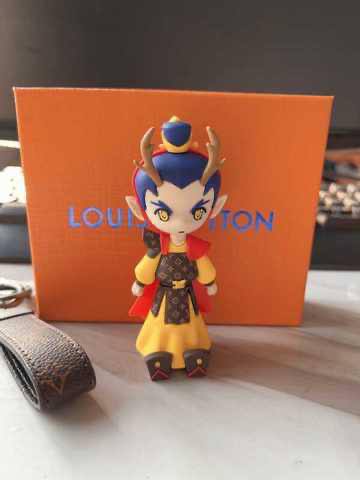 LOUIS VUITTON🦋*
Key chain ⛓️‍💥 
Master quality 💯
With master box 🗃️ 
45 dhs🪙🌨️

Zain216
♥️♥️♥️