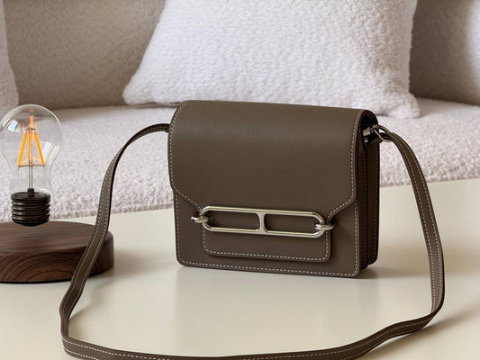 Hermes roulis 17cm💕master quality😍with box❤️
350 dhs🪙💚

Zain52
♥️♥️♥️