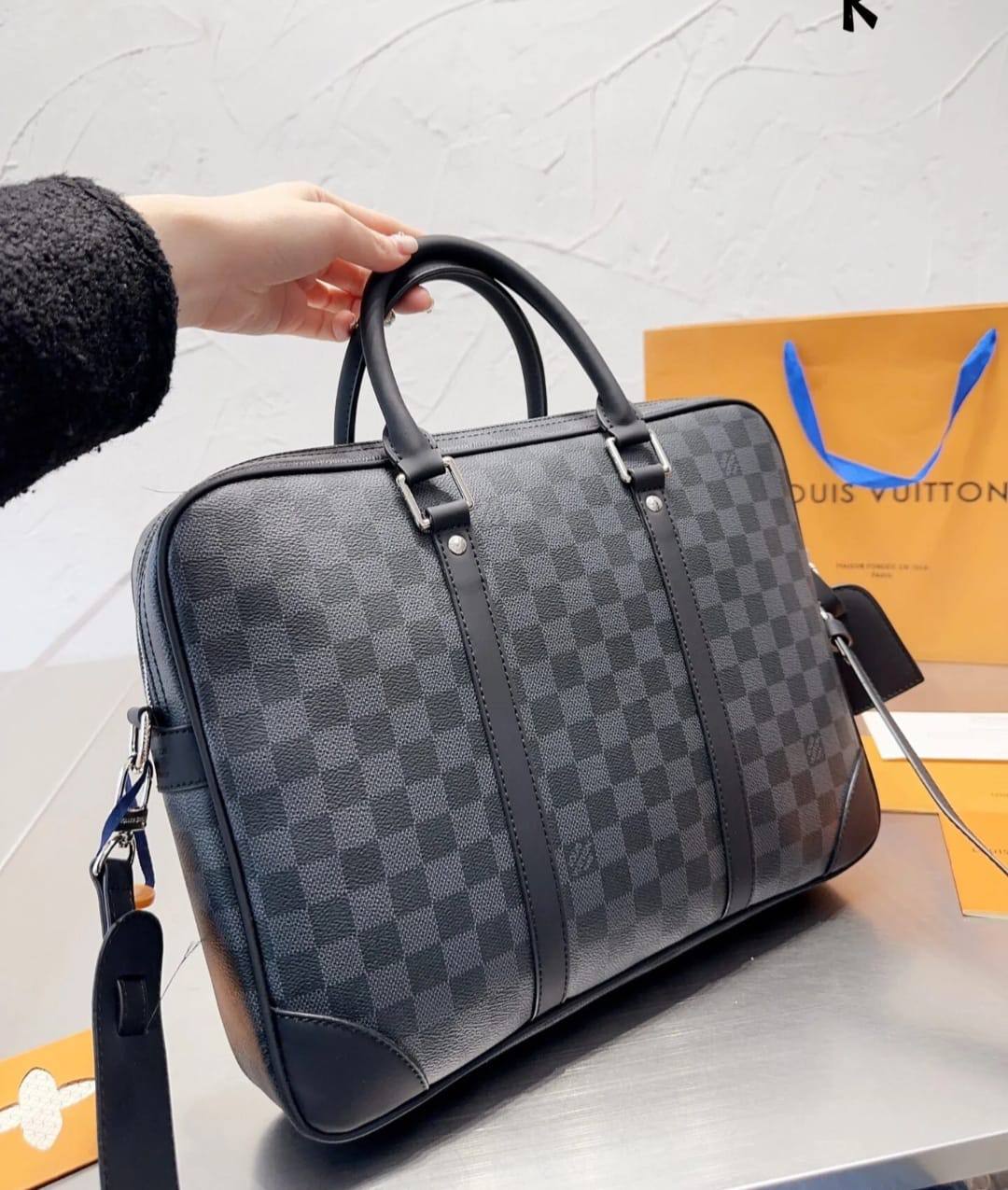 LV - Gucci

Laptop Bags
100 dhs✅

Zain235
♥️♥️♥️