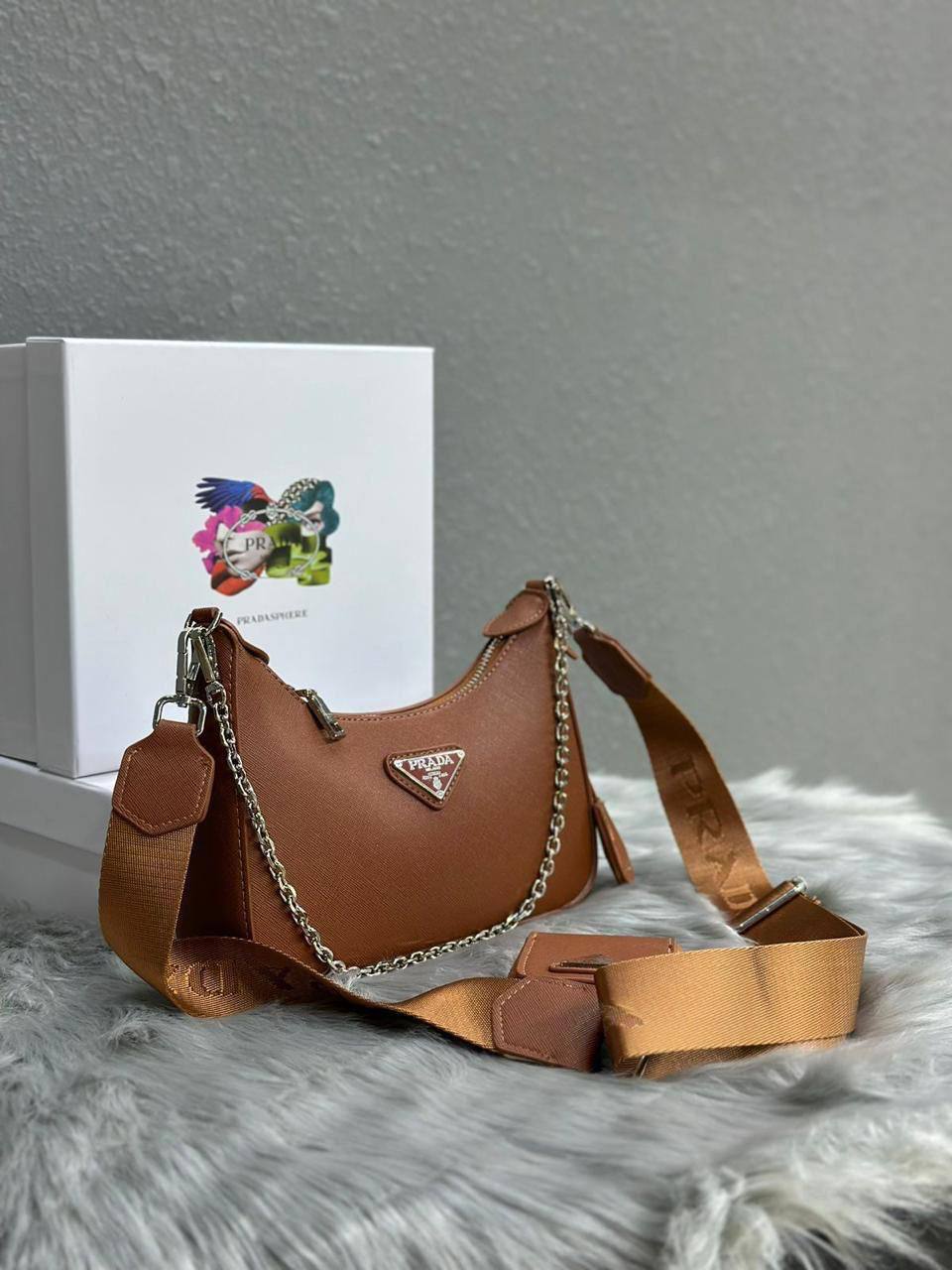 PRADA LEATHER RESTOCK 
GOOD QUALITY 💯
110 dhs🪙🖤

WITH BOX 📦 

Zain28
♥️♥️♥️