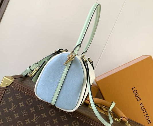 LV 
Express PM
Master quality
26 cm 

with box
🎁🎁🎁

230 dhs🪙💚

Zain95
♥️♥️♥️
Master
