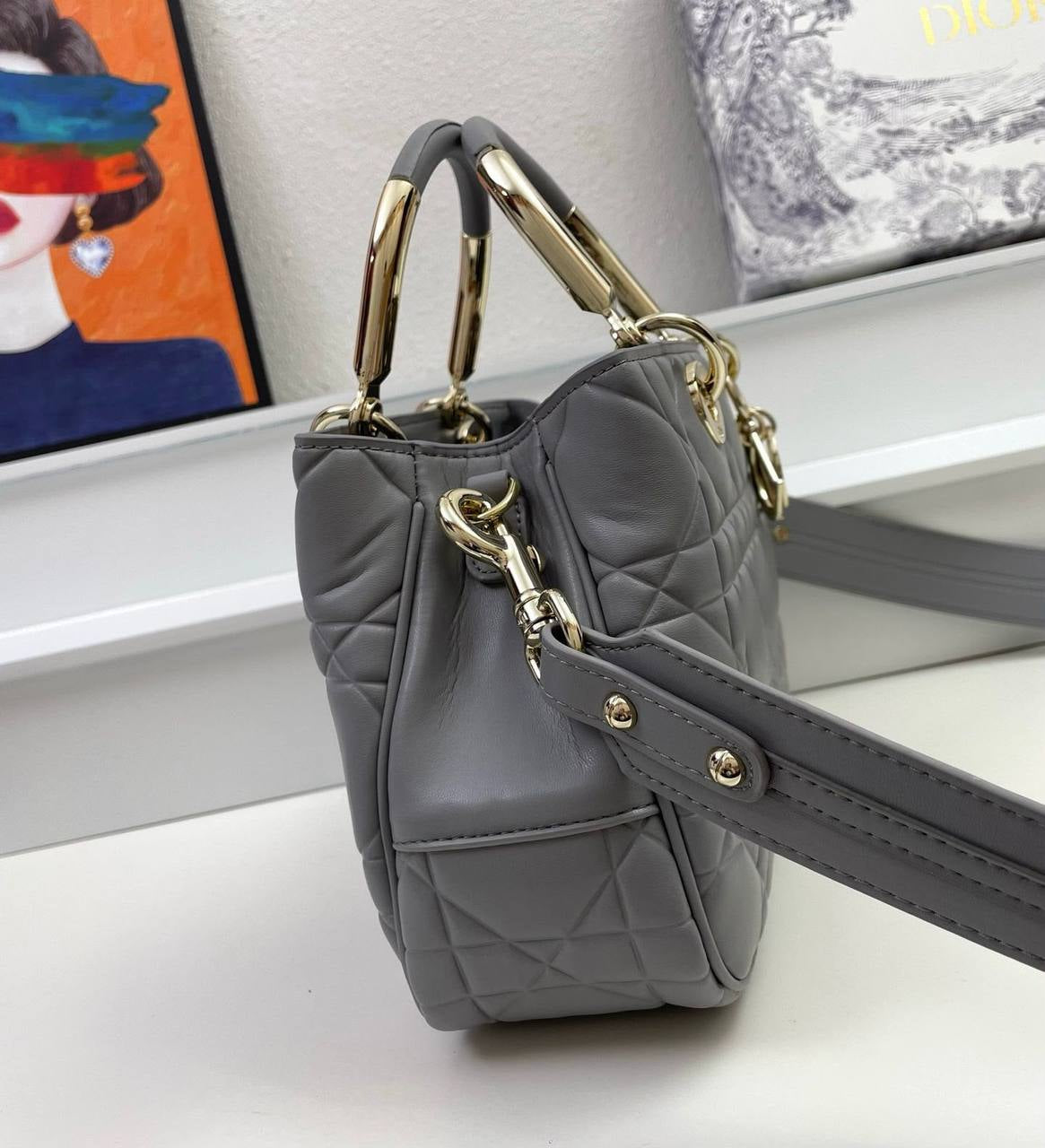 DIOR 
MASTER QUALITY 
SPECIAL OFFER
220 dhs💛
leather

Zain295
♥️♥️♥️