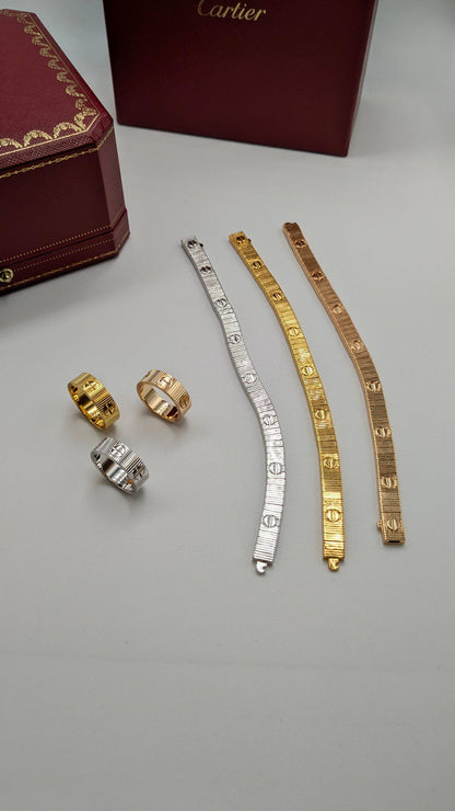 Cartier Set
Brecelet + ring

with normal box
🎁🎁🎁

high quality
170 dhs🪙🌨️

Zain210
♥️♥️♥️