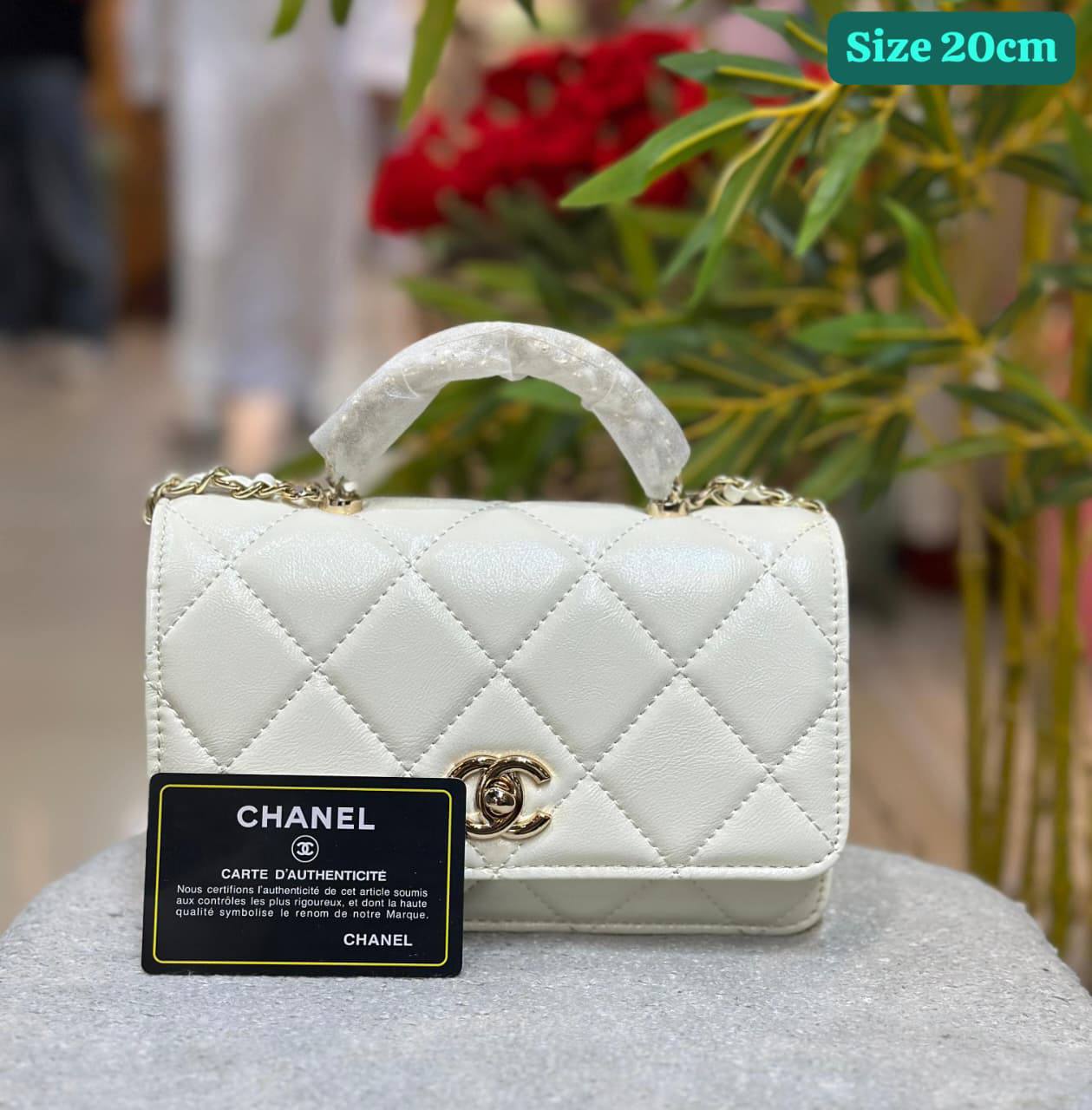 Chanel
Good quality 
with box 
100 dhs✅

Zain290
♥️♥️♥️