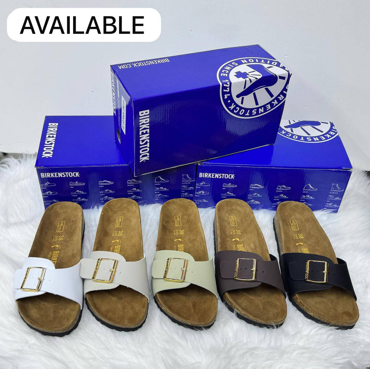 BRIKENSTOCK 

SIZE mention on picture 
105 dhs🇦🇪🇦🇪

Zain21
♥️♥️♥️