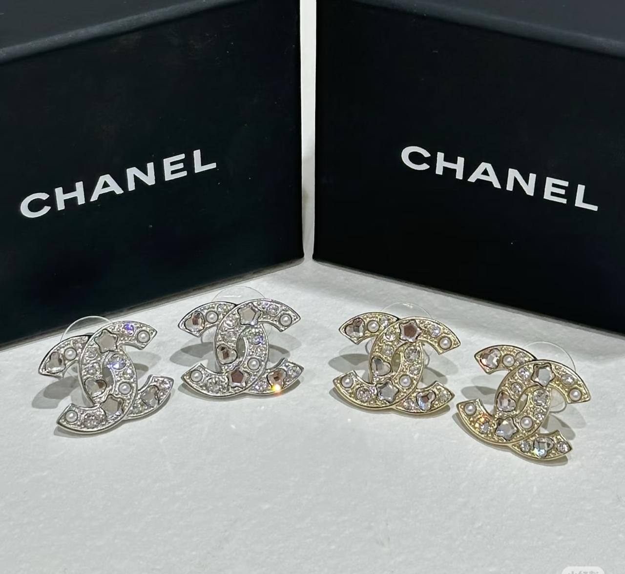 Chanel Earrings* 💎
Master quality 🎉

45 dhs❤️
normal box 📦

Zain48
♥️♥️♥️