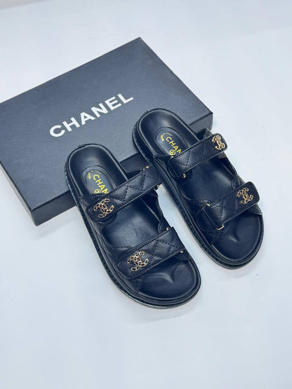 𝐂𝐇𝐀𝐍𝐄𝐋 𝐒𝐋𝐈𝐏𝐏𝐄𝐑𝐒
💯high quality
Size 36-37-38-39-40-41
110 dhs❣️

Zain86
♥️♥️♥️