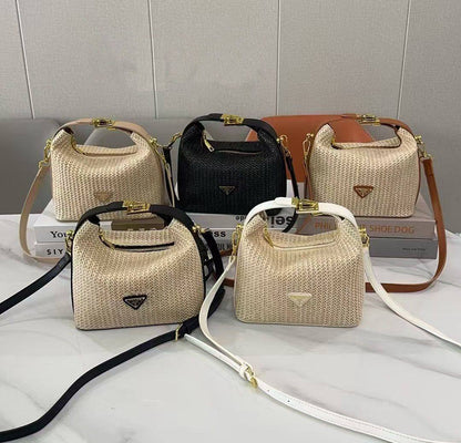 Prada
Best quality

With box’s
🎁🎁🎁

95 dhs🇦🇪
size 22cm

Zain158
♥️♥️♥️