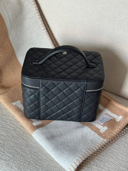CHANEL  
SUPER MASTER QUALITY 
AVAILABLE 

For Price 👇 WhatsApp✅
0568585901 
0507557372
0552275751 Owner Zain 👌

Zain307
♥️♥️♥️