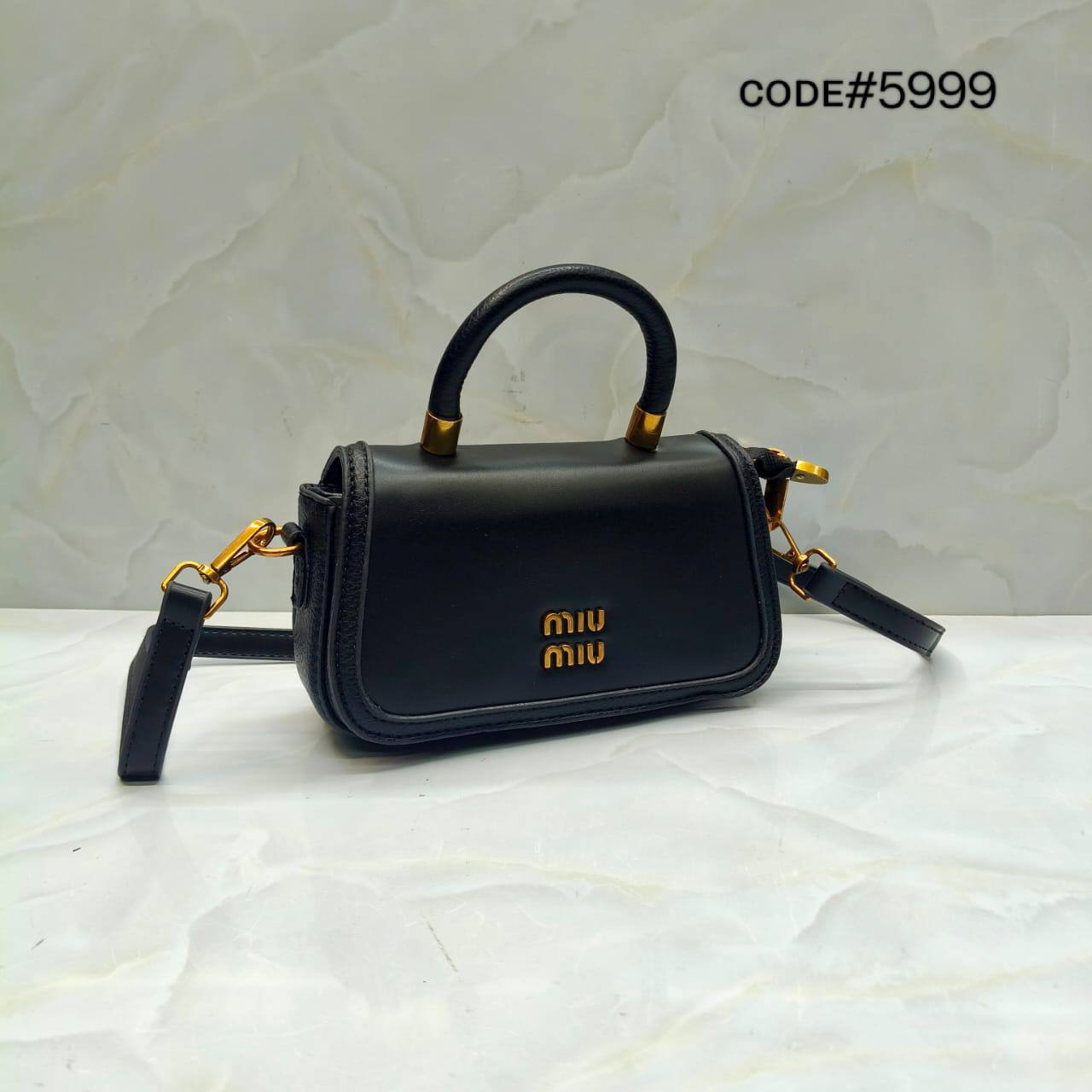 Miu Miu  ᴛᴏᴘ ʜᴀɴᴅ
ᴍᴀᴛᴛᴇ ʟᴇᴀᴛʜᴇʀ ᴍᴀᴛᴇʀɪᴀʟ
ᴡɪᴛʜ ʟᴏɴɢ ʙᴇʟᴛ sᴛʀᴀʟ
sɪᴢᴇ : 20 cm

65 dhs🪙💕

Zain31
♥️♥️♥️