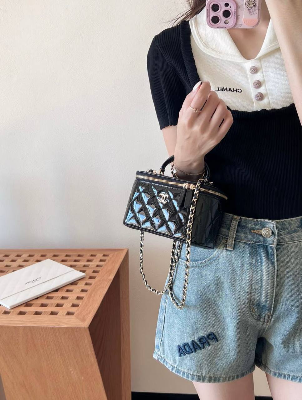 CHANEL 
 GOOD QUALITY 

WITH BOX 
🎁🎁🎁

100 dhs✅

Zain39
♥️♥️♥️