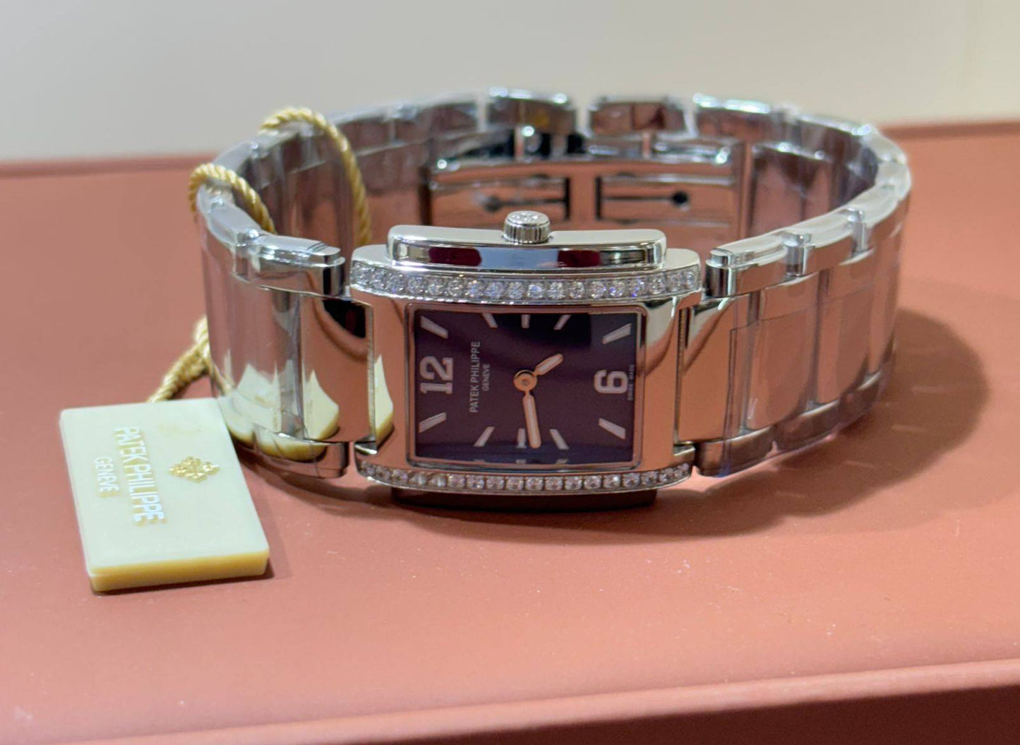 PETEK PHILIPPE
_*For Women*_
_MASTER QUALITY_

350 dhs🌺

___ With box
🎁🎁🎁

Zain108
♥️♥️♥️