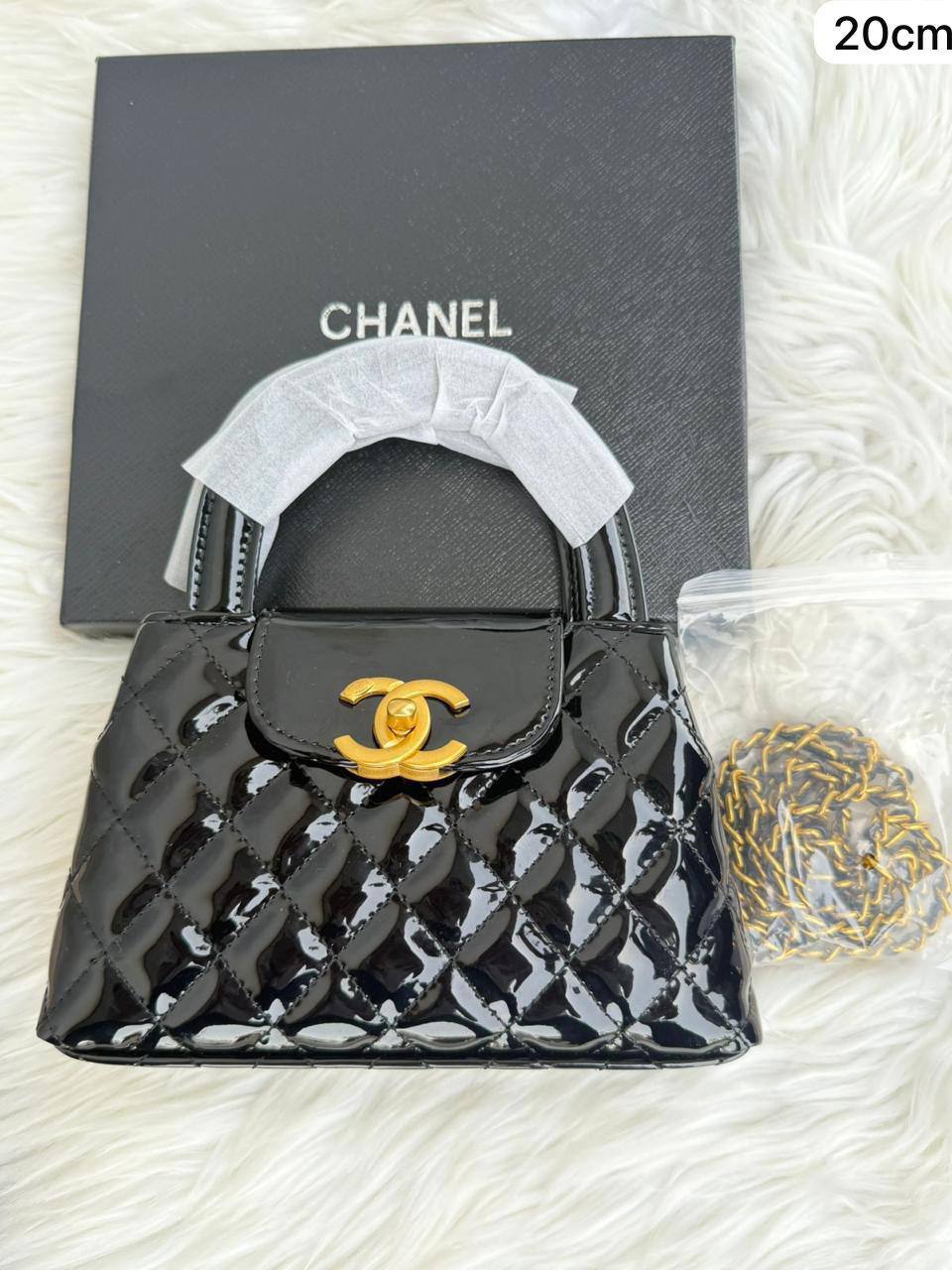 🎉 Discount 💓 Chanel kelly
1️⃣ First quality +🎁
Size :  23 ~ 20 * 12.5 cm
80 dhs🪙🌺
with box🎁

Limit Stock

Zain115
♥️♥️♥️