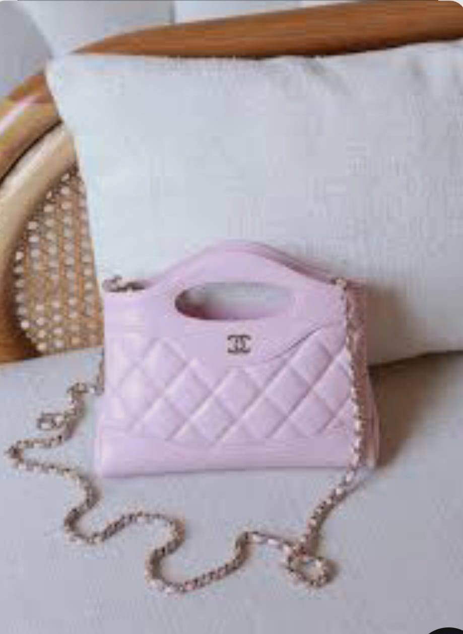 Chanel
⚡21cm
95 dhs✅
⚡with box🎁🎁🎁

Zain118
♥️♥️♥️