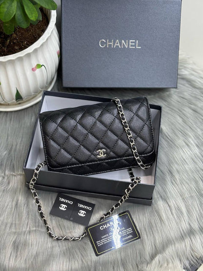 CHANEL 
SIZE  ……… 19CM 🥰
85 dhs🪙🌨️

with BOX🌷
🎁🎁🎁

Zain244
♥️♥️♥️