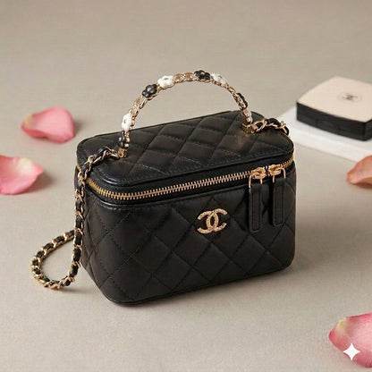 CHANEL Top Handle
Vanity Flower design
Lambskin Leather Material
With Mirror inside
With BOX🎁
Size : 18 cm
110 dhs✅

Zain239
♥️♥️♥️