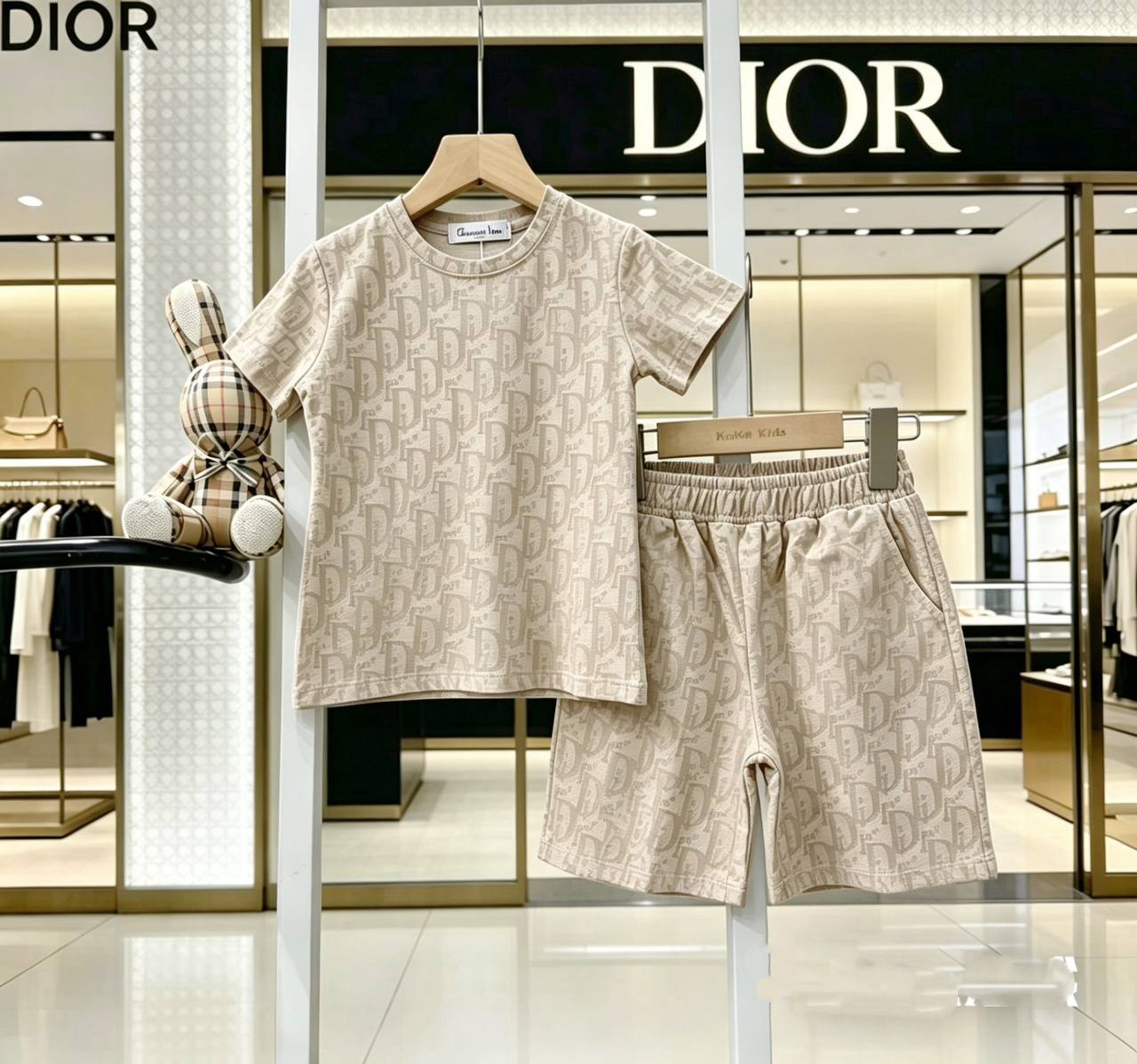 Dior
6m-10y 
110 dhs✅

Zain151
♥️♥️♥️
