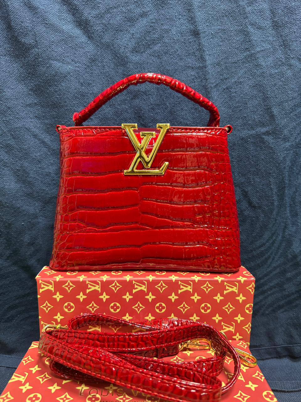 LV

65 dhs🪙💕

With Box
🎁🎁🎁

Zain50
♥️♥️♥️