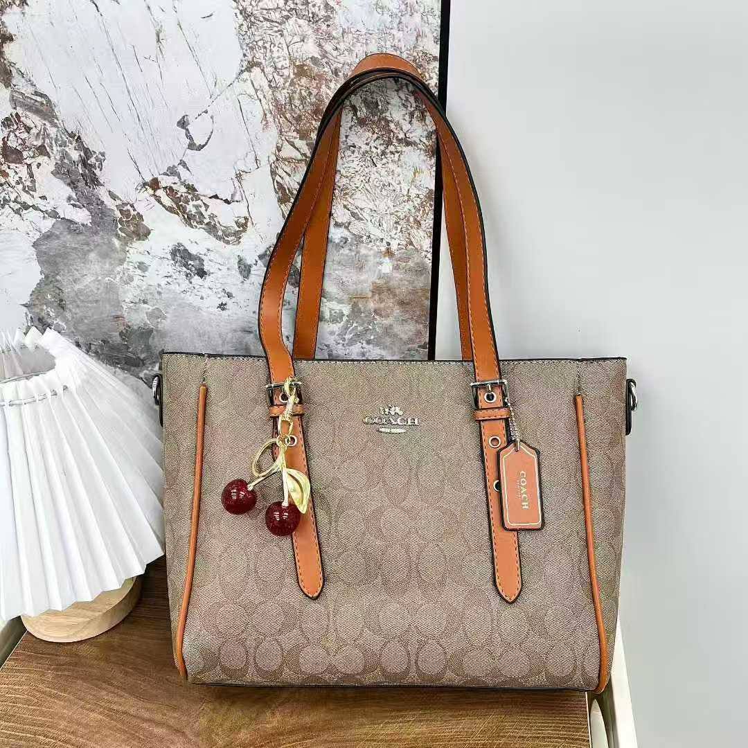 Coach Bags
70 dhs✅

Zain232
♥️♥️♥️