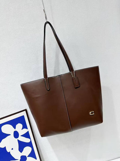 Coach 
Good Quality 
95 dhs🪙🖤

Zain250
♥️♥️♥️