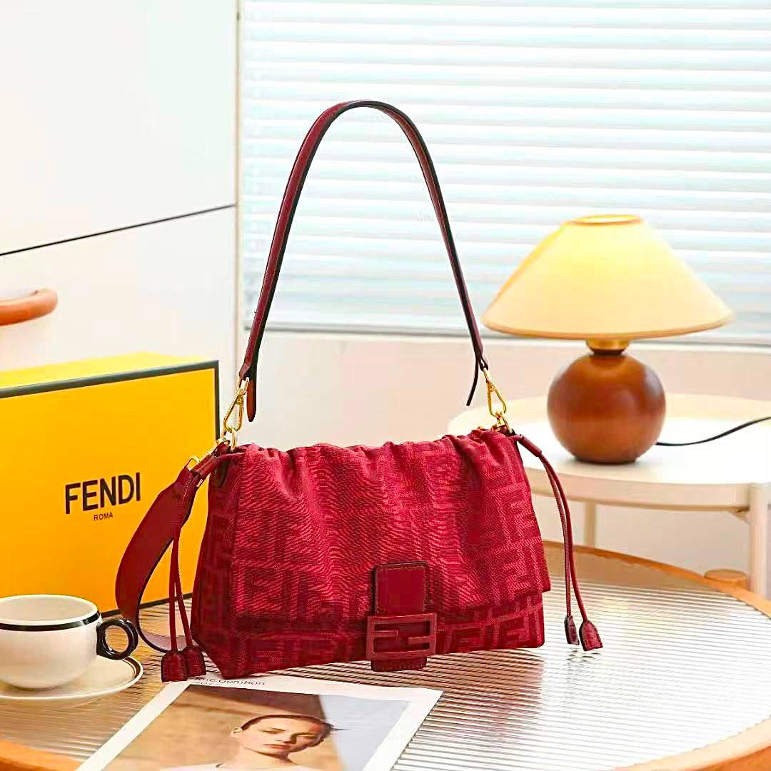FENDI 
GOOD QUALITY 
WITH BOX 
100 dhs💛

Zain295