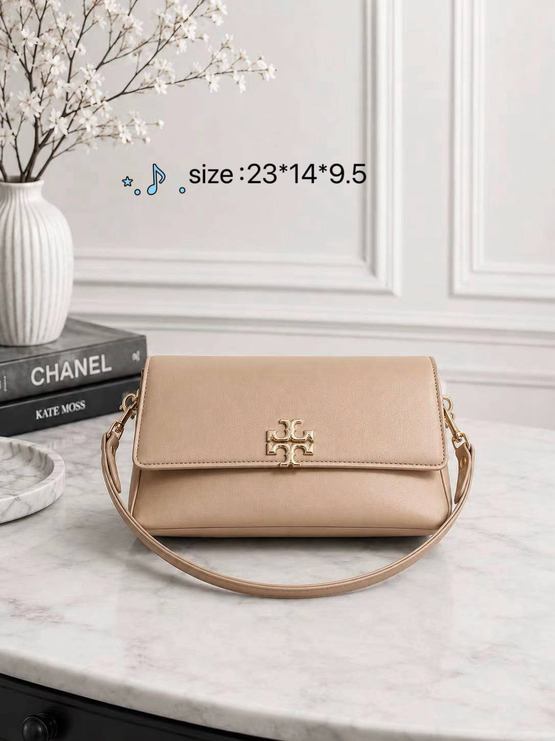 TORY BURCH 

Withbox

105 dhs🇦🇪🇦🇪

Zain38
♥️♥️♥️