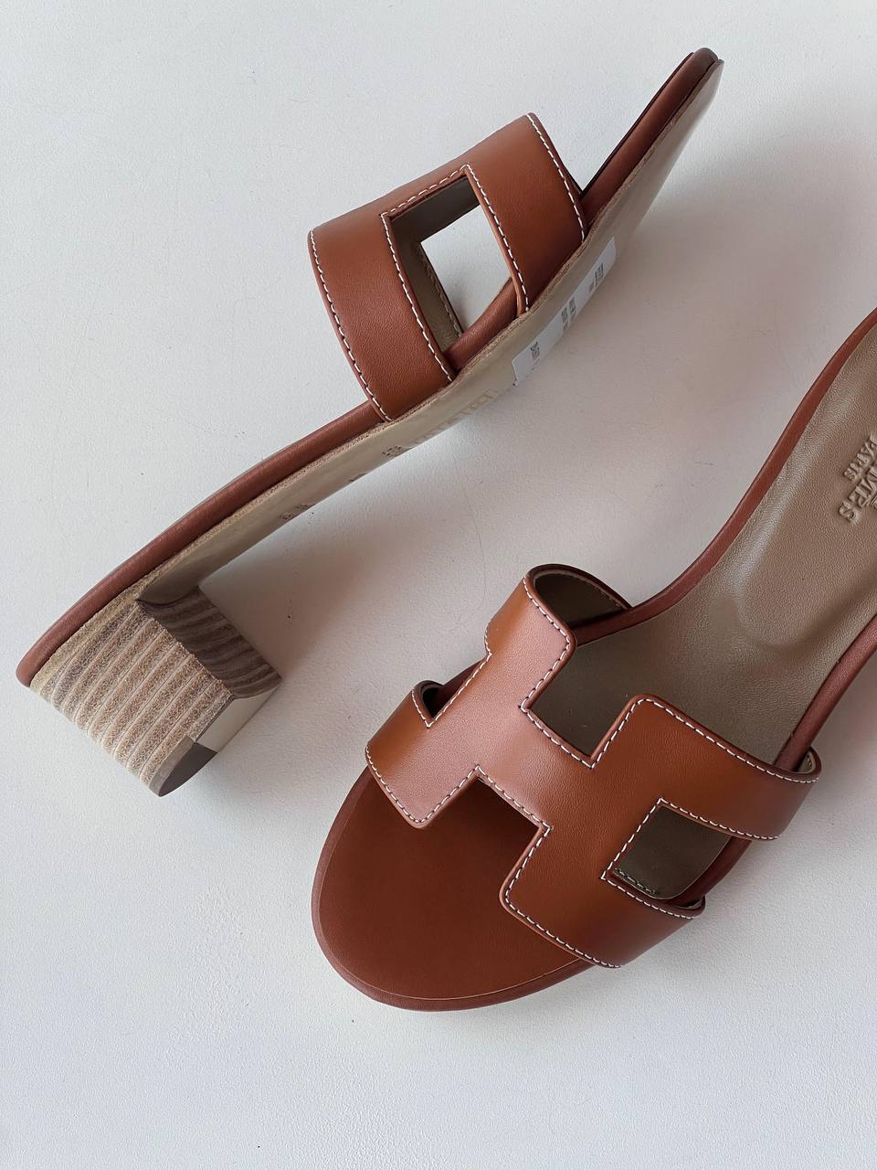 Hermes 🧶
Size 36-41
_Super master high quality_🪡
450 dhs✅

Zain176
♥️♥️♥️