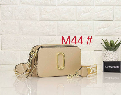 MARC JACOBS

GOOD QUALITY 

80 dhs✅

without box

Zain39
♥️♥️♥️