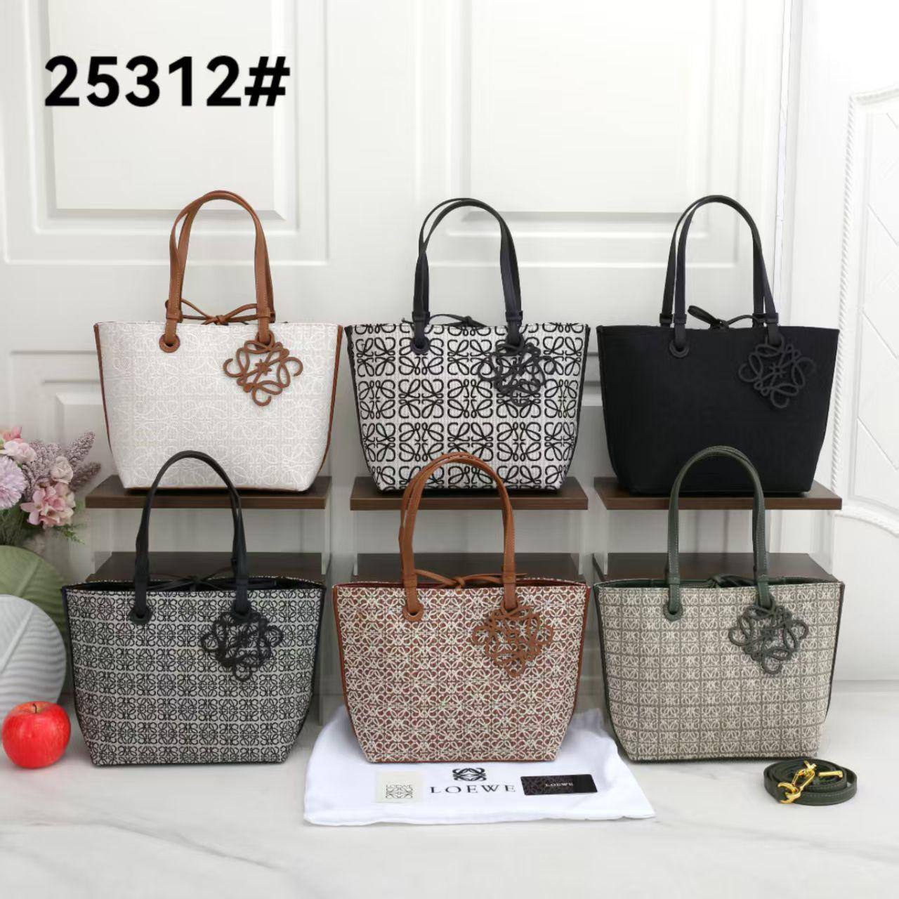 🌈 Loewe Tote
1⃣️First quality 
Size: 38 * 24.5 cm
90 dhs✅

Zain115
♥️♥️♥️