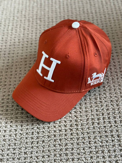 GUCCI - Hermes - Burberry
*Unisex cap 🧢* 
*Master quality* 
180 dhs🇦🇪

Zain179
♥️♥️♥️
