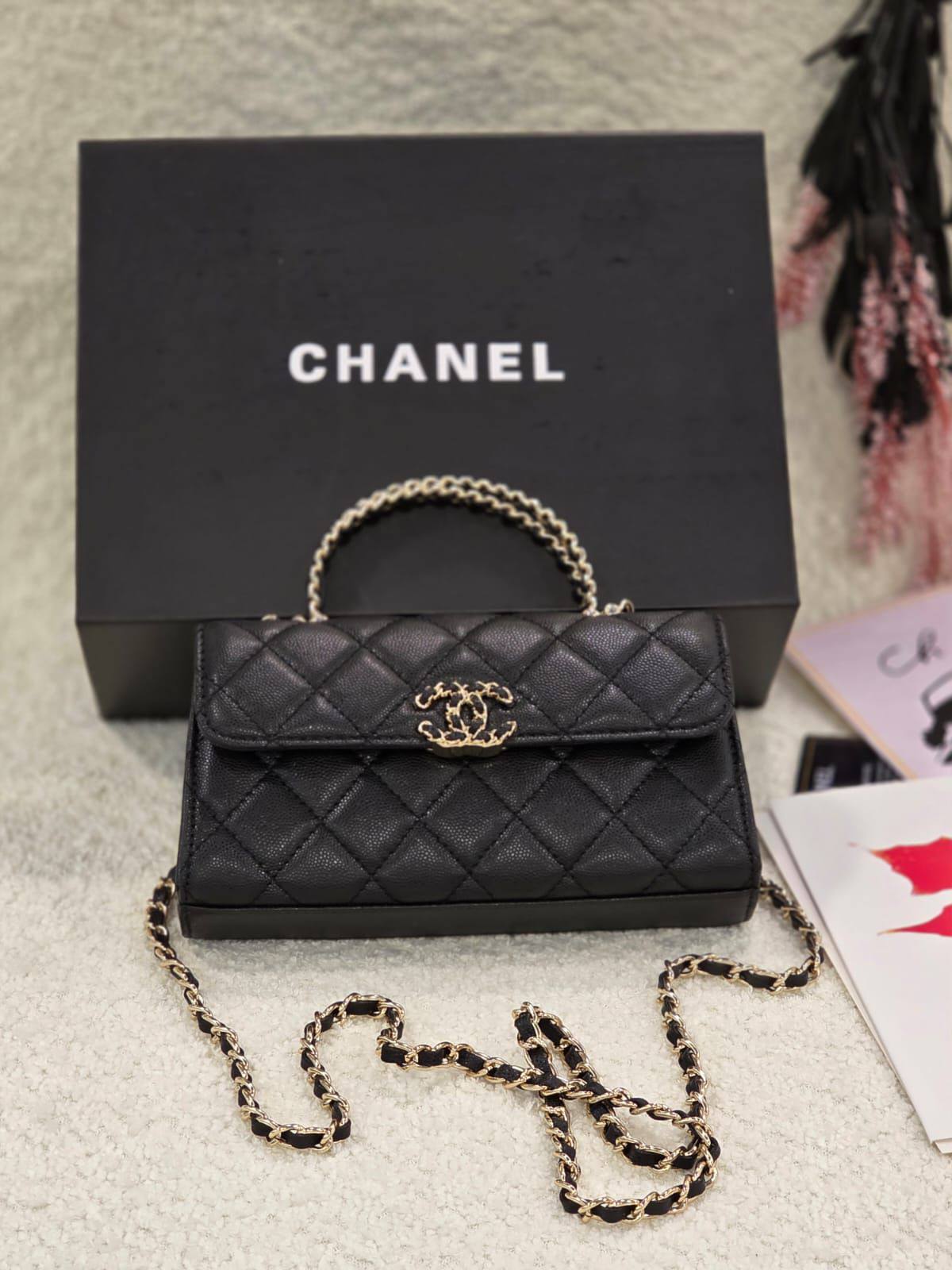 Chanel
Master
         19Cm
250 dhs👑

Zain131
♥️♥️♥️
