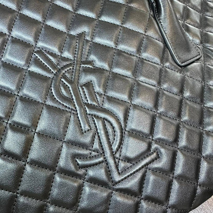 YSL
 travelling bag  
high quality 
170 dhs✅

Zain295
♥️♥️♥️
