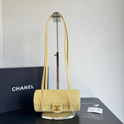 CHANEL
Best quality 
with box
120 dhs💓
size 20CM

Zain120
♥️♥️♥️