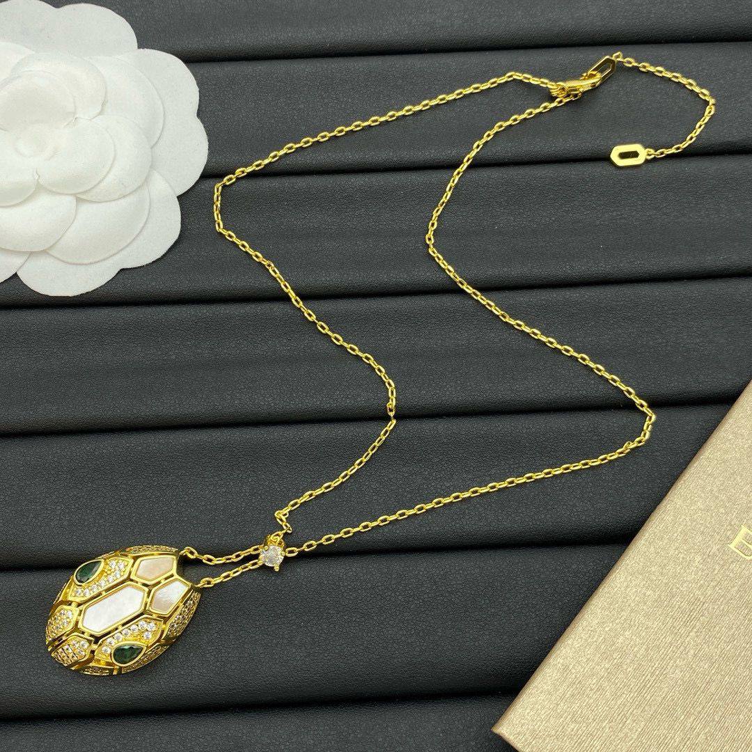 BVLGARI NECKLACE
65 DHS✅
WITH BOX AND PAPER BAG🎁🛍️

Zain89
♥️♥️♥️