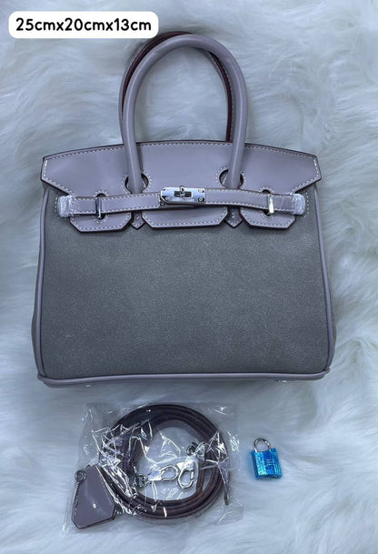 Hermes
110 dhs✅
Fabric material

Zain72
♥️♥️♥️