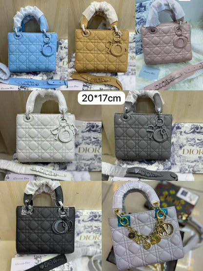 💎 Lady  Dior 
1️⃣ First Quality +🎁
Size: 20 * 17 cm
110 dhs💓
with Box🎁

Zain115
♥️♥️♥️