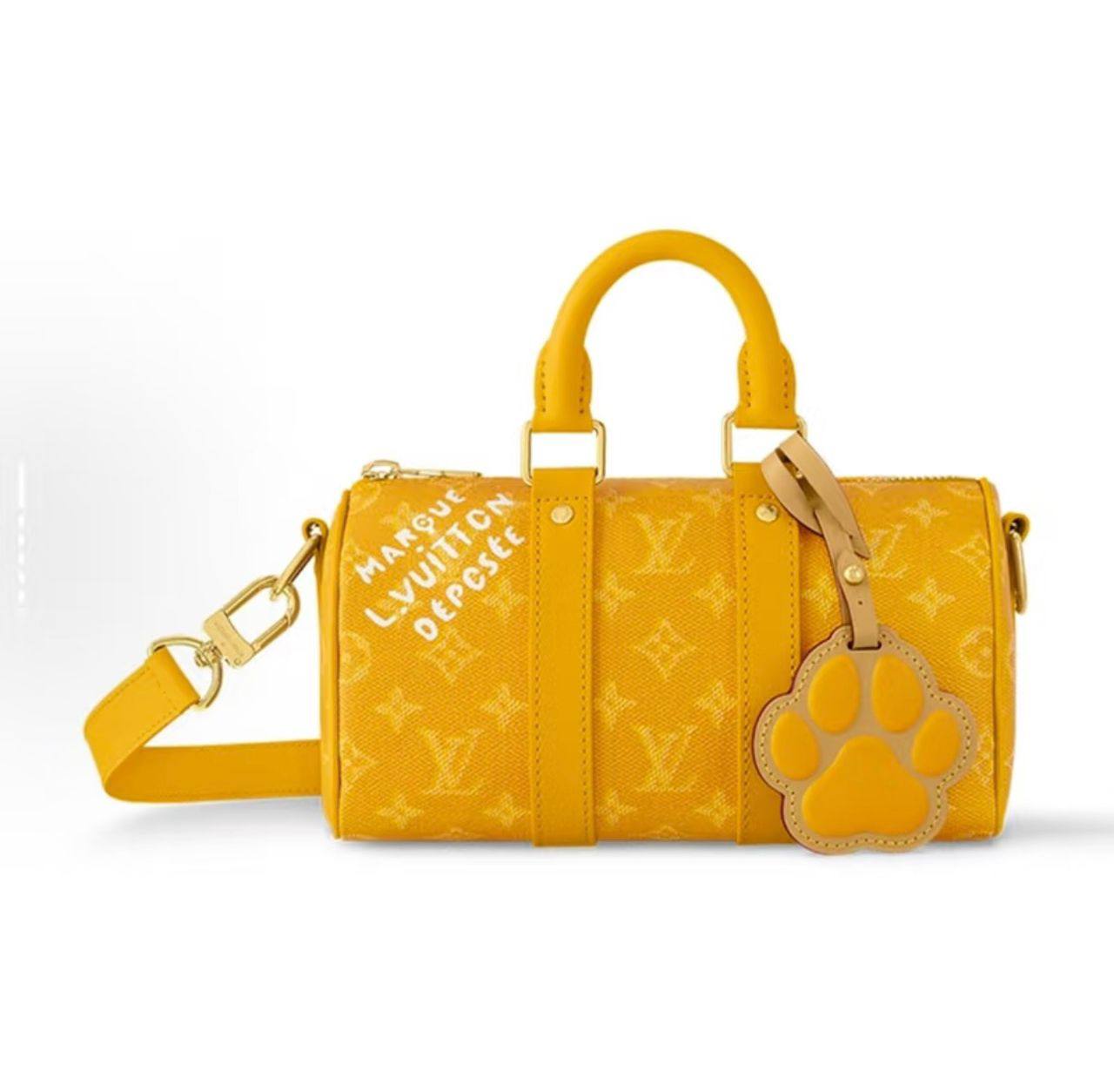 LV
120 dhs✅
size：22cm
High-quality 

with box
🎁🎁🎁

Zain35
♥️♥️♥️