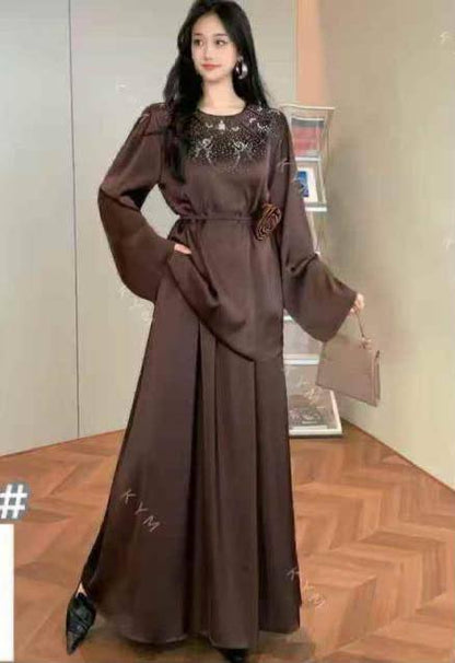 Silk set dress 
good quality 
Free size 
160 dhs🇦🇪🇦🇪

Zain295
♥️♥️♥️