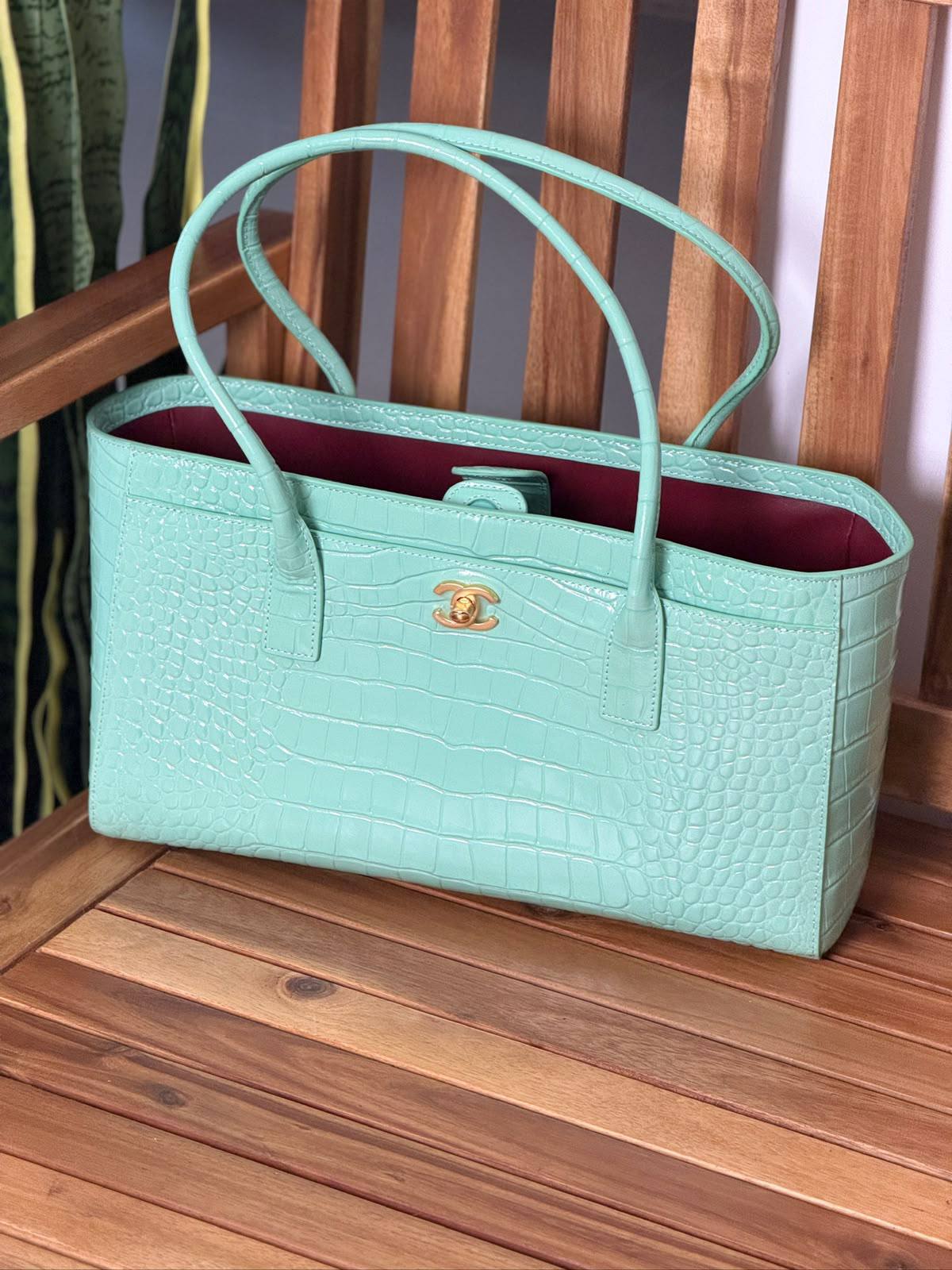 Loewe 
super master quality 
new collection ❤️
Available ✨💕
With full packing 📦
For Price 👇 WhatsApp✅
0568585901 
0507557372
0552275751 Owner Zain 👌

Zain252
♥️♥️♥️