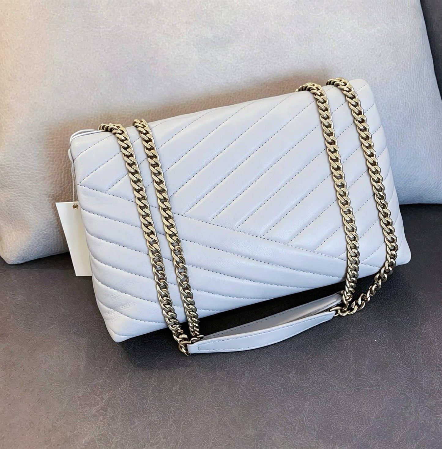 TORY BURCH 
GOOD QUALITY
 WITH BOX 
95 dhs✅

Zain295
♥️♥️♥️