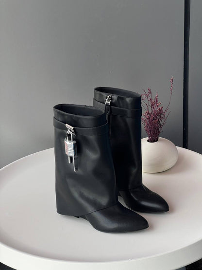 Gevenchy boot long🌹
36_41
Super high quality* 
700 dhs🪙🖤
750 dhs🪙🖤
Zain176
♥️♥️♥️