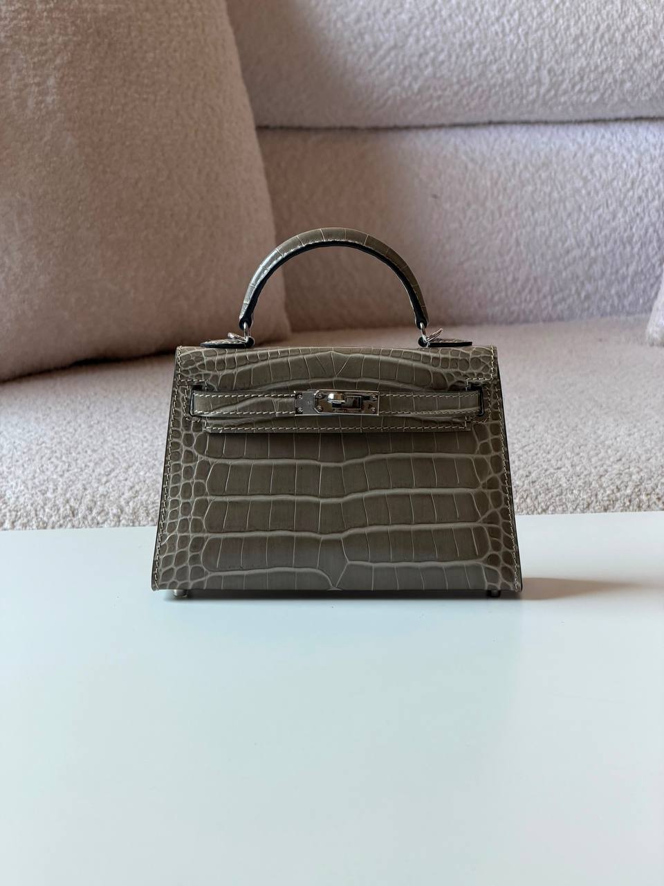 Hermes kelly croc 19cm💕master quality😍with box❤️
520 dhs💓

Zain52
♥️♥️♥️