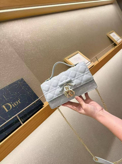 Dior

with box
🎁🎁🎁

120 dhs✅

Zain143
♥️♥️♥️